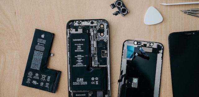Proces wymiany ekranu w telefonie